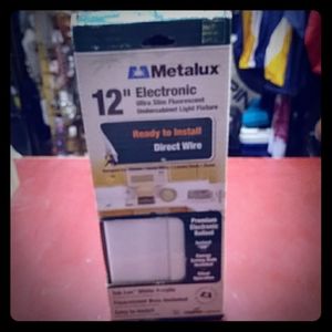 NWOT 12" ELECTRONIC UNDERCABINET LIGHT FIXTURE